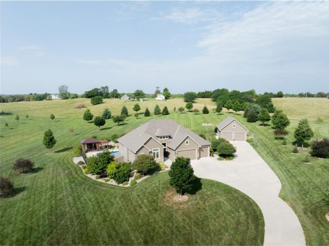 Homes for Sale in Smithville, MO 64089 | 17560  Smith’s Mill Road
