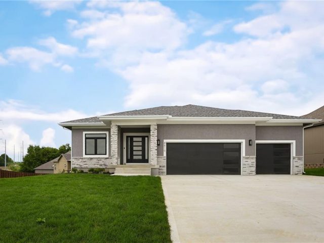 Homes for Sale in Kansas City, MO 64156 | 8810 N Agnes Avenue