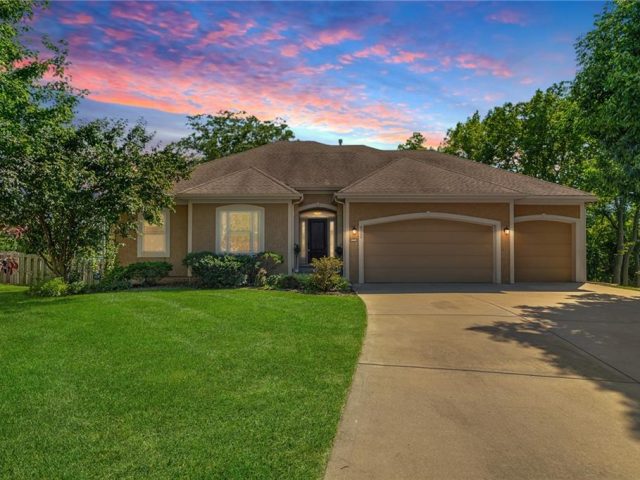 Homes for Sale in Kansas City, MO 64154 | 8752 N Saint Clair Avenue