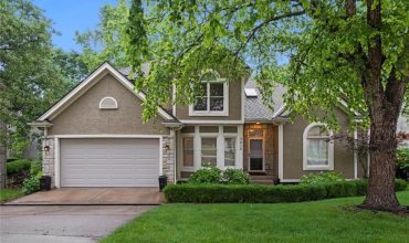 Homes for Sale in Parkville, MO 64152 | 7812  Deer Run