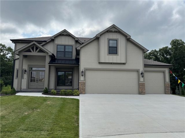 Homes for Sale in Parkville, MO 64152 | 13301  Silverleaf Court