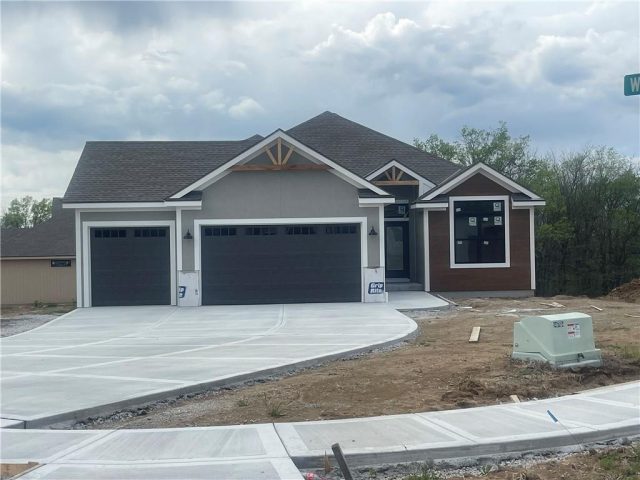 Homes for Sale in Smithville, MO 64089 | 510  Whitetail Court