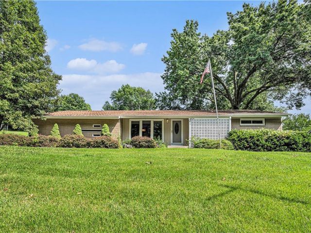Homes for Sale in Kansas City, MO 64152 | 5919 N ADRIAN Terrace