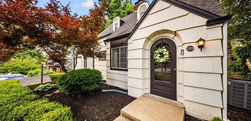 Homes for Sale in Kansas City, MO 64116 | 209 NE Briarcliff Parkway