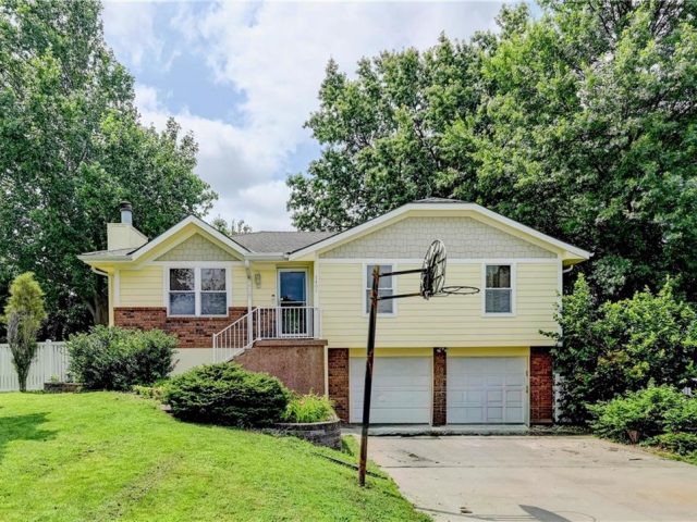 Homes for Sale in Kansas City, MO 64155 | 1401 NE 114th Street