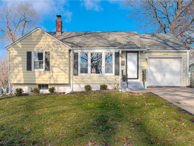 Homes for Sale in Kansas City, MO 64116 | 600 NE 43rd Terrace