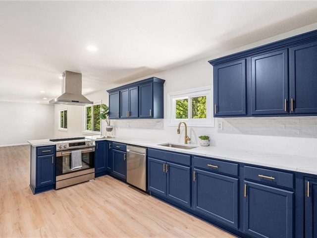 Homes for Sale in Lake Waukomis, MO 64151 | 1040 NW South Shore Drive