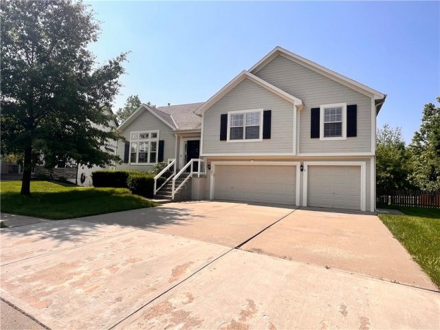 Homes for Sale in Kearney, MO 64060 | 1107 W 9TH Avenue