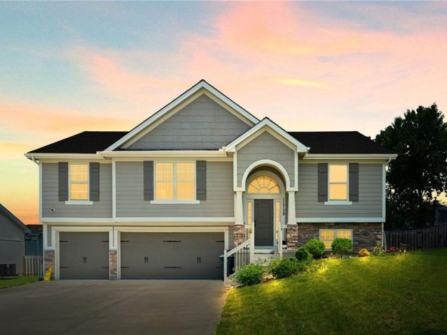 Homes for Sale in Kansas City, MO 64157 | 11709 N Laurel Avenue