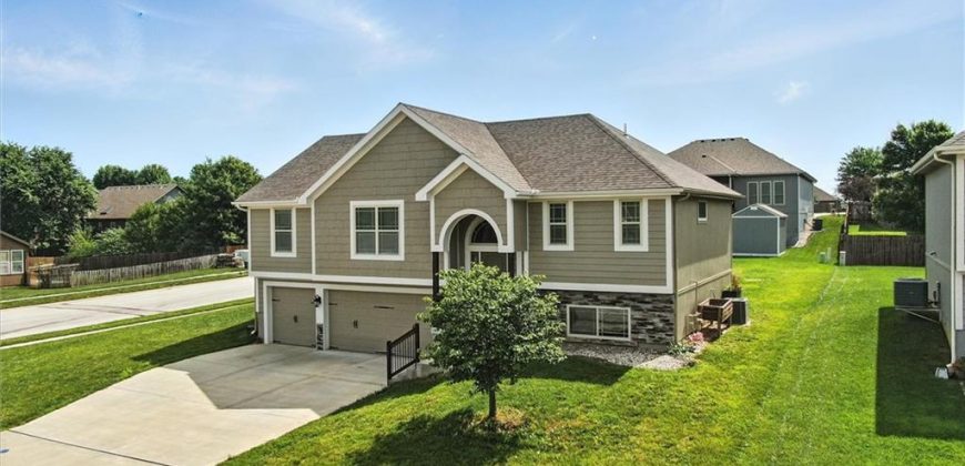 Homes for Sale in Kearney, MO 64060 | 705  Englewood Drive