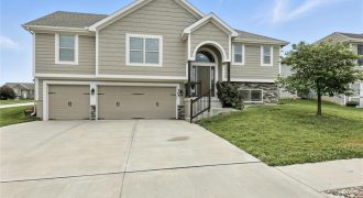 Homes for Sale in Kearney, MO 64060 | 705  Englewood Drive