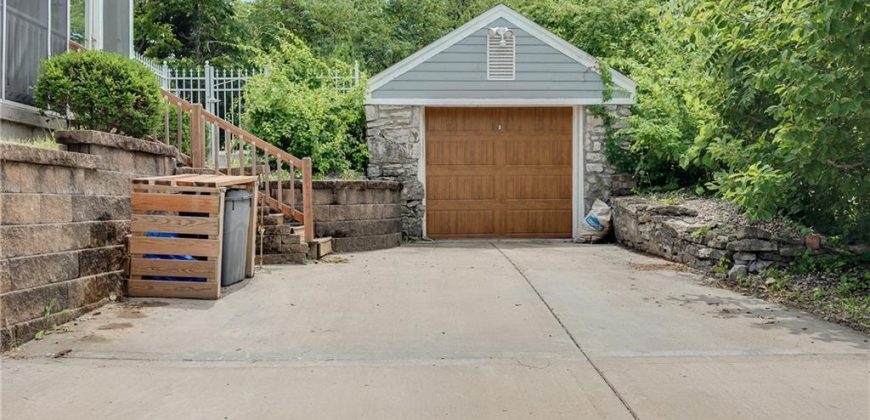 Homes for Sale in Kansas City, MO 64116 | 707 NE Russell Road