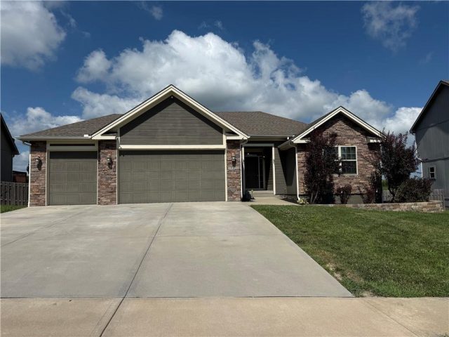 Homes for Sale in Smithville, MO 64089 | 18406  Rock Ridge North