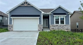 Homes for Sale in Kansas City, MO 64154 | 9702 N Amoret Avenue