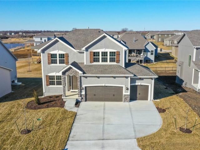 Homes for Sale in Kansas City, MO 64157 | 11112 N Glenwood Avenue