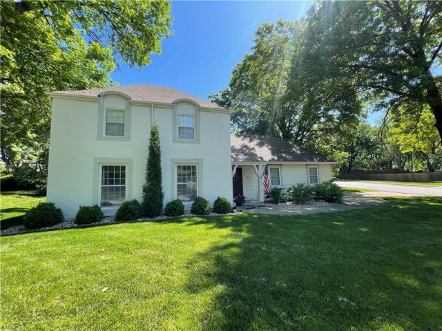 Homes for Sale in Gladstone, MO 64119 | 6817 N Bellefontaine Avenue