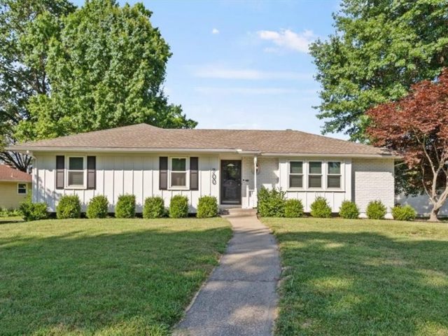 Homes for Sale in Liberty, MO 64068 | 700  Glendale Road