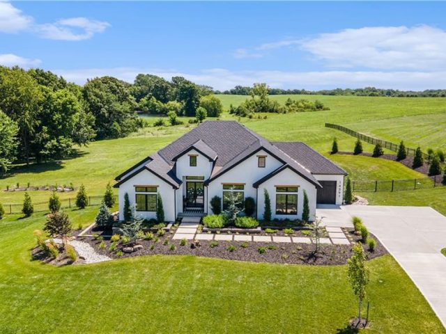 Homes for Sale in Smithville, MO 64089 | 14291  Cattle Ranch Drive