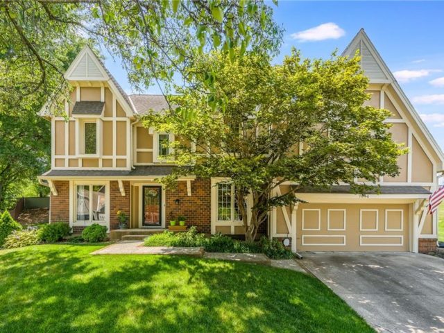 Homes for Sale in Kansas City, MO 64151 | 7640 N Lucerne Court