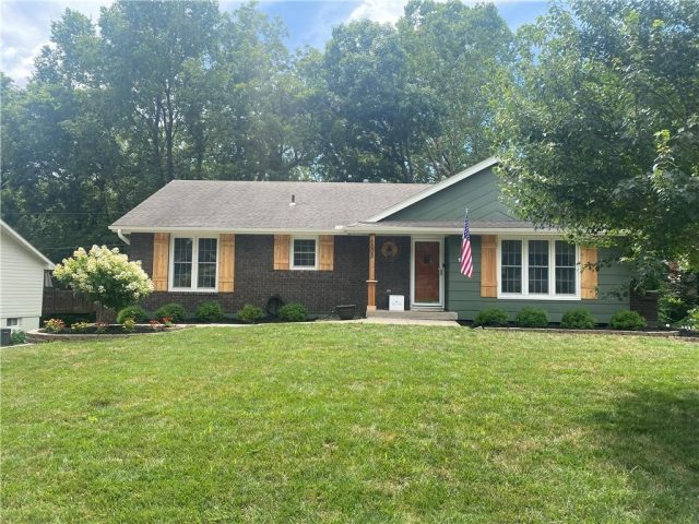Homes for Sale in Kansas City, MO 64152 | 6808  Pleasant View Drive