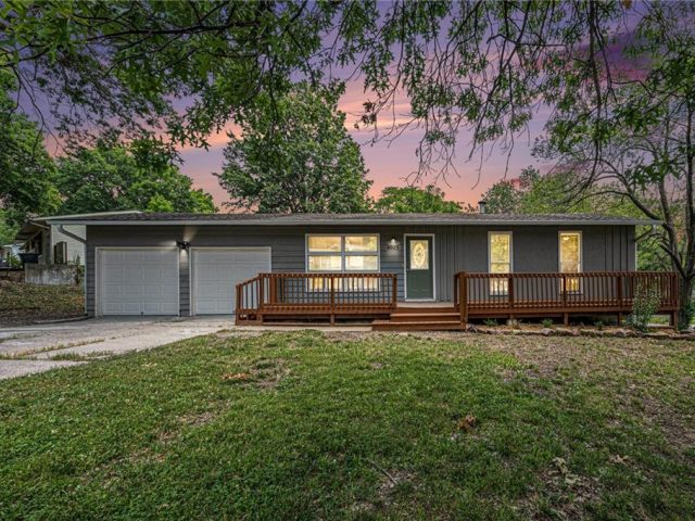 Homes for Sale in Kansas City, MO 64152 | 6925 NW Berkley Street