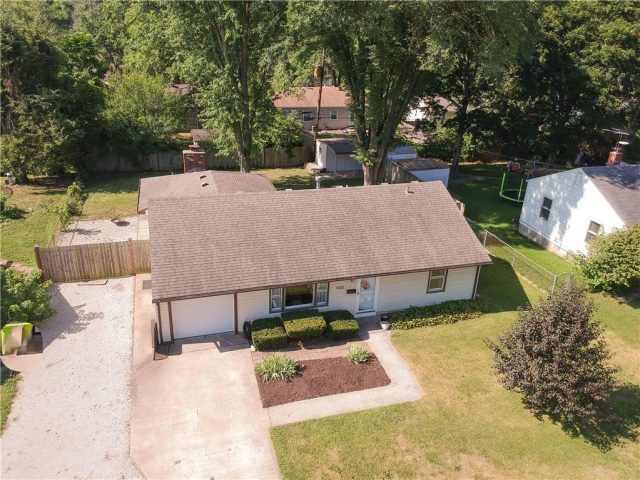 Homes for Sale in Gladstone, MO 64118 | 1305 NE 67th Place