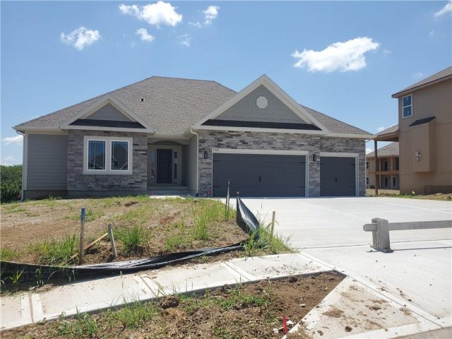 Homes for Sale in Kansas City, MO 64156 | 7009 NE 102nd Court
