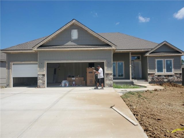 Homes for Sale in Kansas City, MO 64156 | 10139 N Winchester Avenue