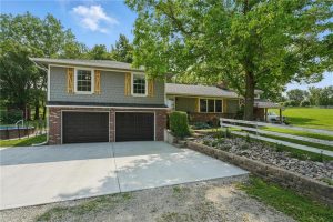 19806-NE-172nd-Street-mls-2549055-image-1