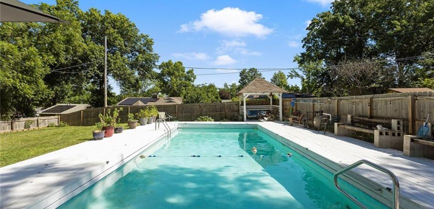 Homes for Sale in Gladstone, MO 64118 | 202 NW 65th Street