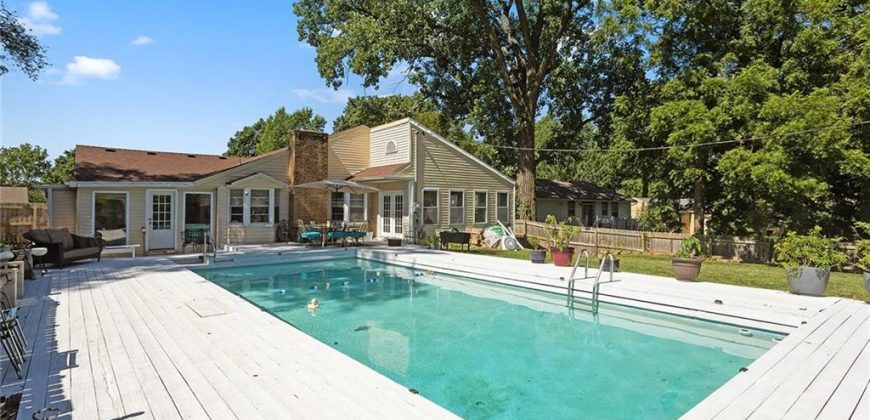 Homes for Sale in Gladstone, MO 64118 | 202 NW 65th Street