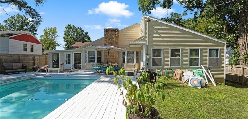 Homes for Sale in Gladstone, MO 64118 | 202 NW 65th Street