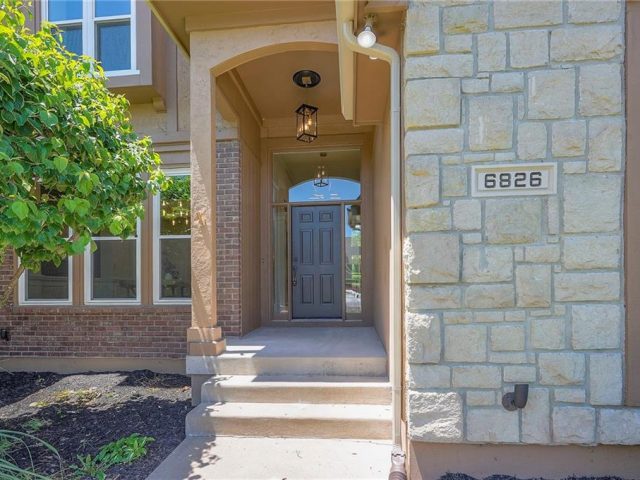 Homes for Sale in Kansas City, MO 64152 | 6826 NW Monticello Court