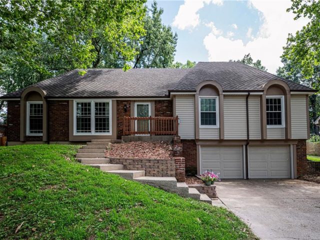 Homes for Sale in Kansas City, MO 64151 | 8005 N London Drive