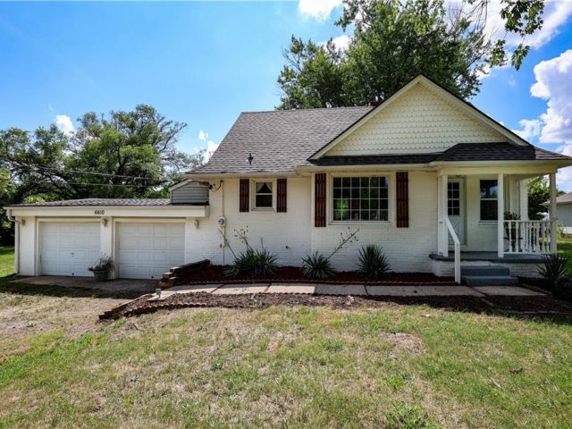 Homes for Sale in Kansas City, MO 64151 | 6610 NW Waukomis Drive