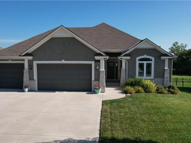 Homes for Sale in Kansas City, MO 64155 | 2010 NE 114th Terrace