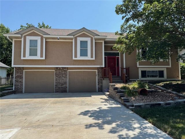 Homes for Sale in Kansas City, MO 64118 | 1613 NE 83rd Terrace
