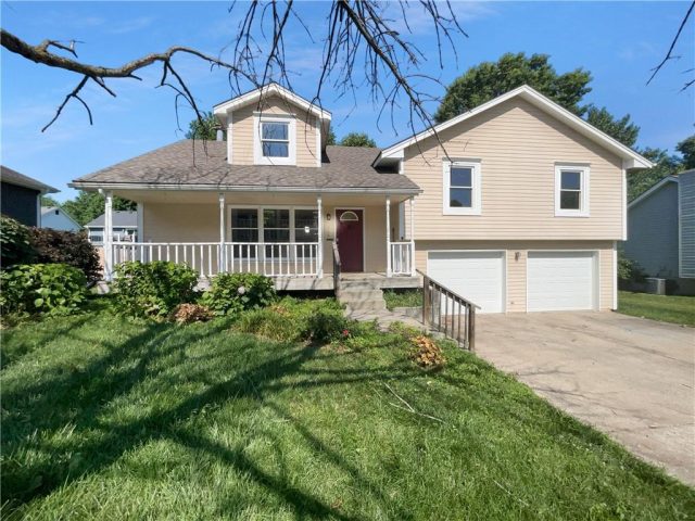 Homes for Sale in Kearney, MO 64060 | 1706  Regency Drive