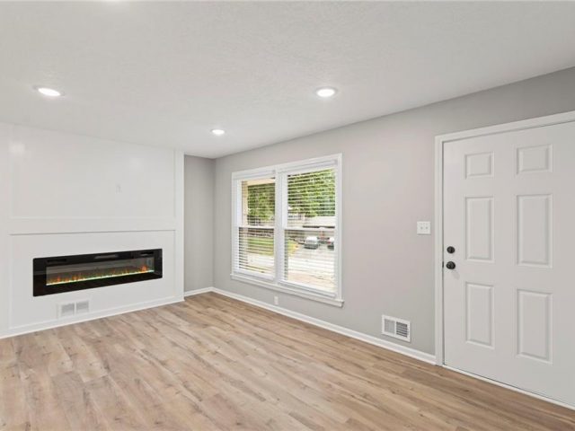 Homes for Sale in Kansas City, MO 64152 | 7206 NW Winter Avenue