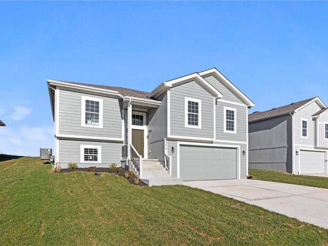 Homes for Sale in Kansas City, MO 64154 | 9418 N Harden Avenue