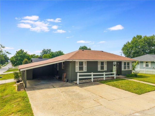 Homes for Sale in Kearney, MO 64060 | 300 N Grove Street