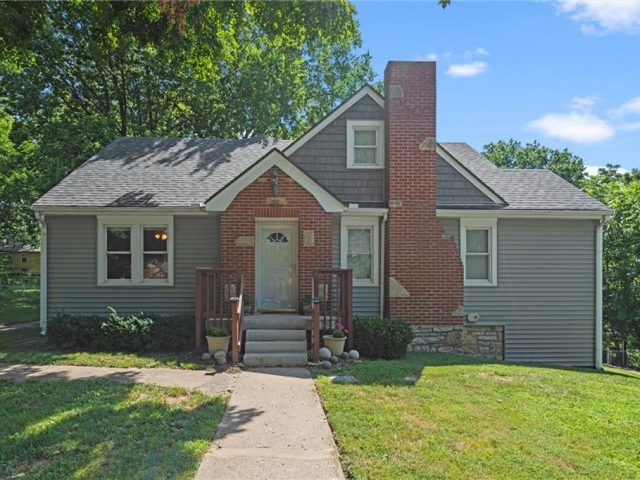 Homes for Sale in Kansas City, MO 64117 | 3615 N WALROND Avenue
