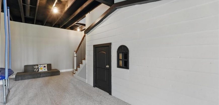 Homes for Sale in Parkville, MO 64152 | 14445  Thousand Oaks Place