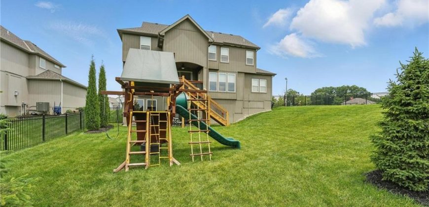 Homes for Sale in Parkville, MO 64152 | 14445  Thousand Oaks Place