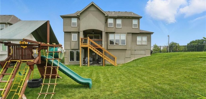 Homes for Sale in Parkville, MO 64152 | 14445  Thousand Oaks Place