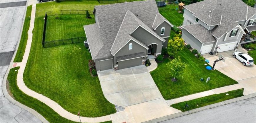 Homes for Sale in Parkville, MO 64152 | 14445  Thousand Oaks Place
