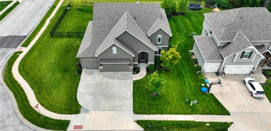 Homes for Sale in Parkville, MO 64152 | 14445  Thousand Oaks Place