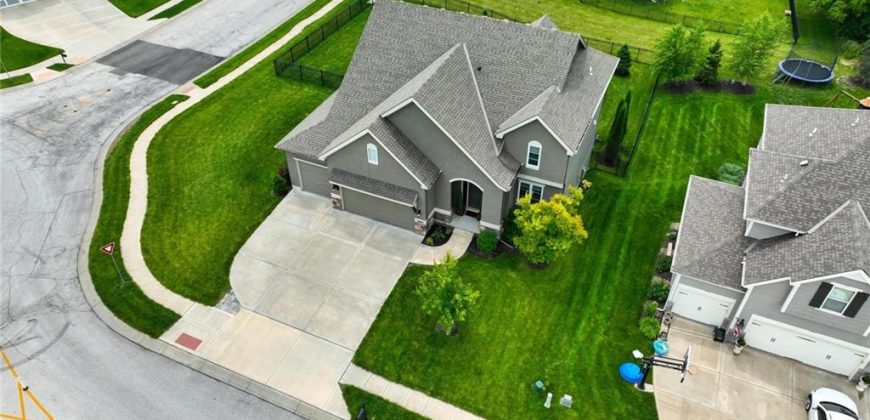 Homes for Sale in Parkville, MO 64152 | 14445  Thousand Oaks Place