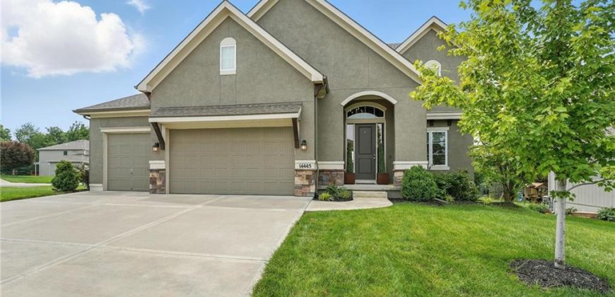 Homes for Sale in Parkville, MO 64152 | 14445  Thousand Oaks Place