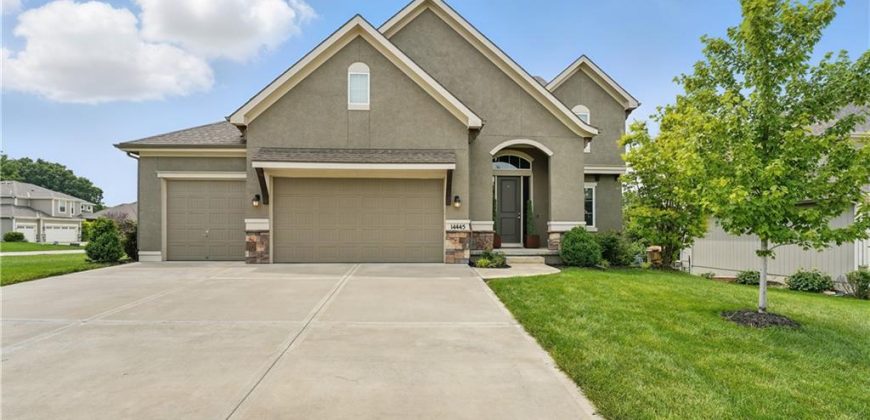 Homes for Sale in Parkville, MO 64152 | 14445  Thousand Oaks Place